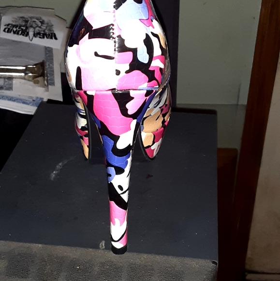 PAIGE Boho flowered Heels - Picture 2 of 3